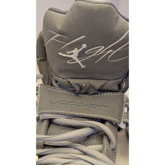 NIKE AIR JORDAN FLIGHT 45 HIGH MAX COOL GREY-WHITE SZ 4.5 (YTH) RARE! 524865-014 - Picture 4 of 15